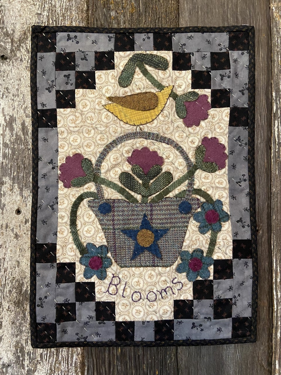 Snugg-let Bloom Basket - Mini Wool Applique Pattern
