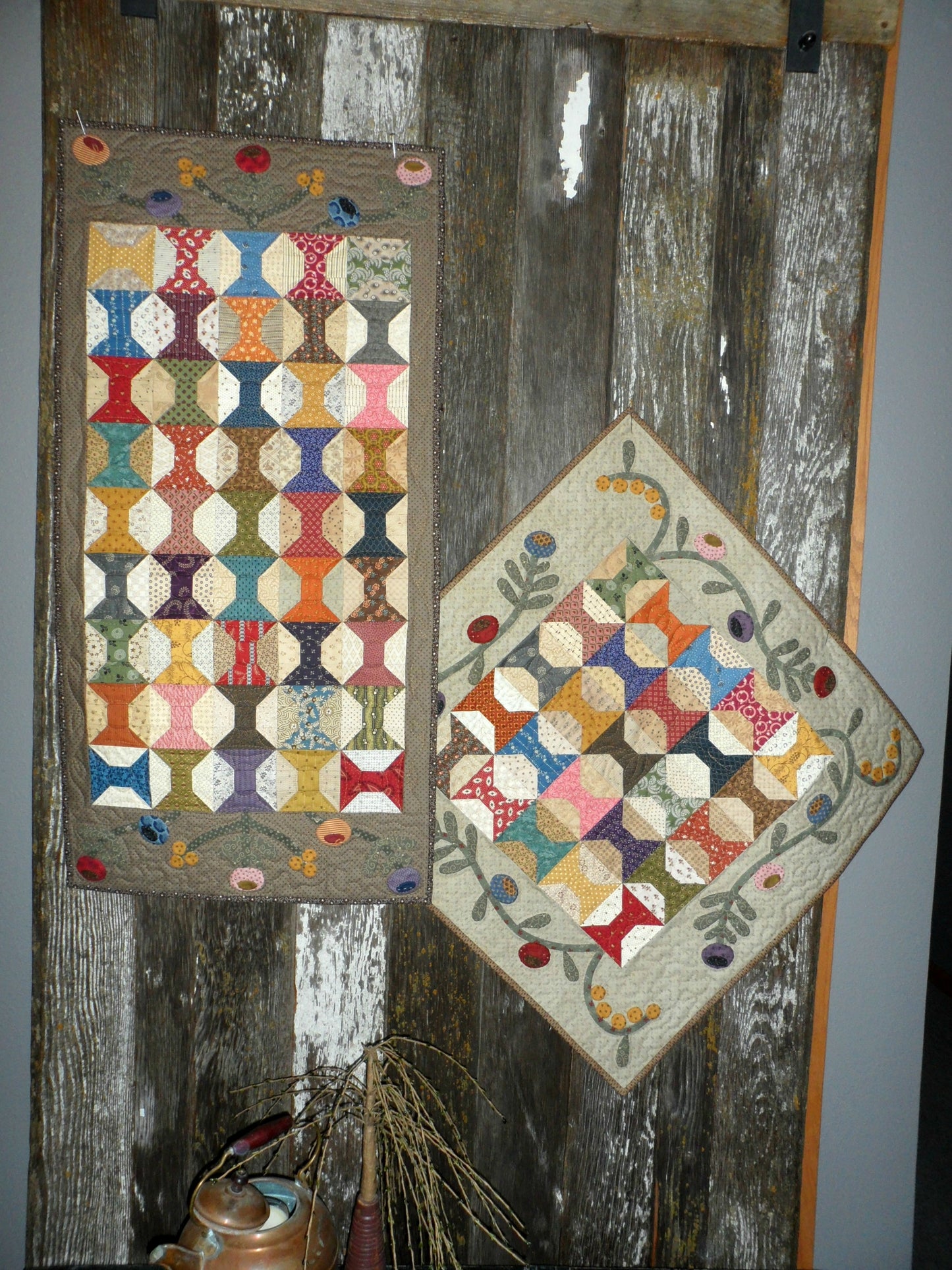scrappy table runner and table topper quilt pattern with applique