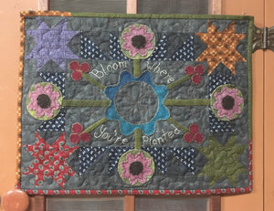 mini wool applique table topper quilt pattern