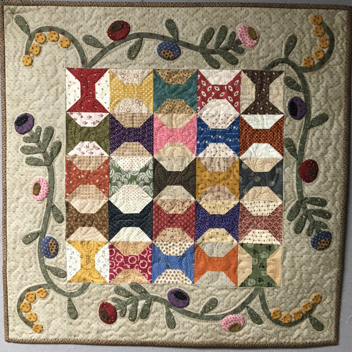 scrappy table topper with applique quilt pattern