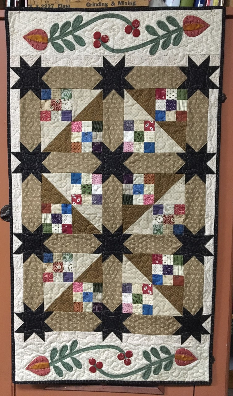 Scrappy table runner quilt pattern with applique