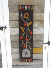 Load image into Gallery viewer, Banner Seasons Wool Applique Quilt Pattern - PDF
