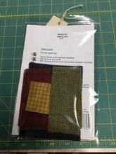 Load image into Gallery viewer, mini wool applique pattern wool kit